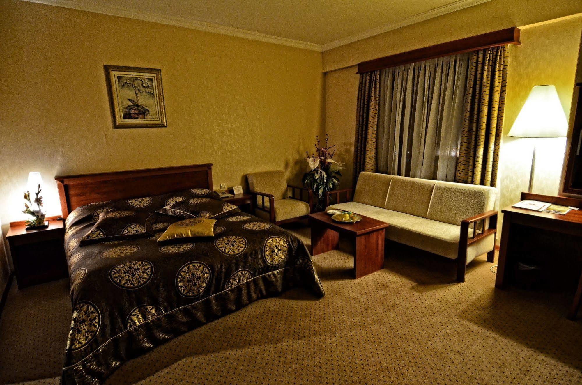 Akgun Elazig Hotel Esterno foto